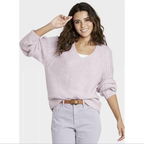 Women's Balloon Sleeve V-Neck
Pullover Sweater - Universal Thread™
Lavender S - Picture 1 of 1
